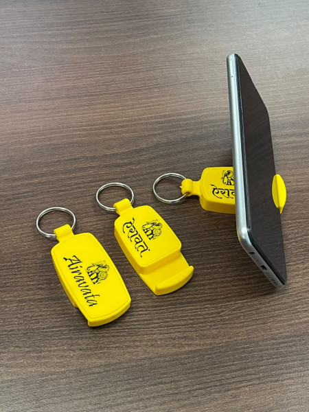Mobile stand Keychains 2-in-1